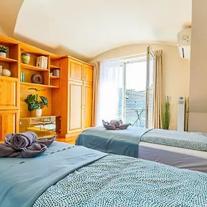 Roomy 80sqm At Center Free Parking Space, Ac & Balcony, Separate Ac In Four Budapest